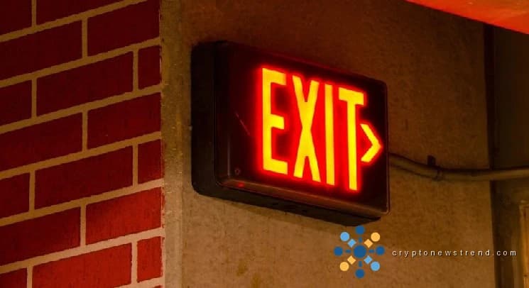 صناديق الاستثمار المتداولة BTC وETH وSOL وXRP تنزف 4.4 مليار دولار على مدى 13 جلسة، فقط HYPE باللون الأخضر