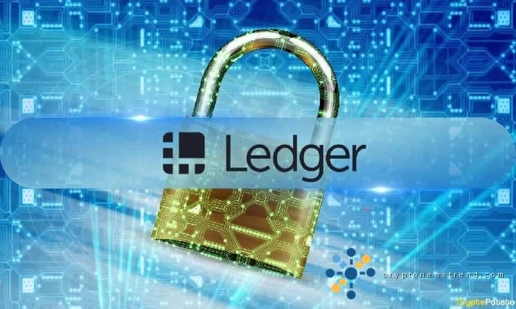 Gefälschte Ledger-Wallet mit verstecktem Chip, der Seed-Phrasen und PINs stiehlt