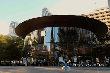 Apple (AAPL) Stock Gains Momentum as Analysts Boost Targets Before WWDC Siri Unveiling