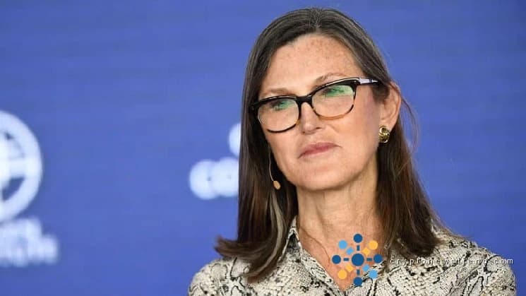 مشہور سرمایہ کار کیتھی ووڈ نے امریکی کرنسی میں اضافے اور قیمتوں کے دباؤ میں کمی کی پیش گوئی کی ہے، جو مصنوعی ذہانت کے افراط زر کے اثرات سے ہوا ہے۔