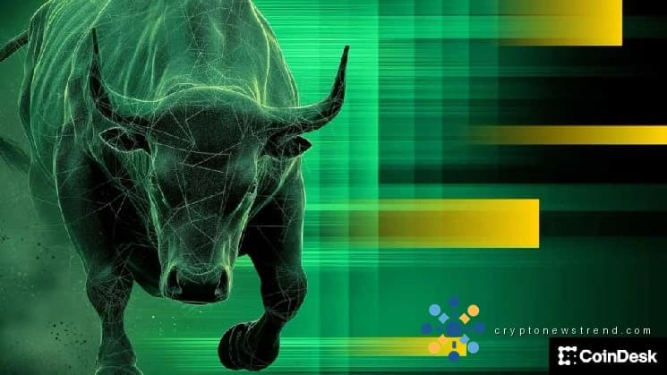 Ethereum überholt die Konkurrenz-Kryptowährung, da sich die Investitionen aufteilen und die Netzwerknutzung wöchentlich einen erheblichen Anstieg verzeichnet.