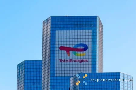 سهم TotalEnergies (TTE) يكتسب زخمًا بفضل تمويل للطاقة المتجددة في كازاخستان بقيمة 1.2 مليار دولار