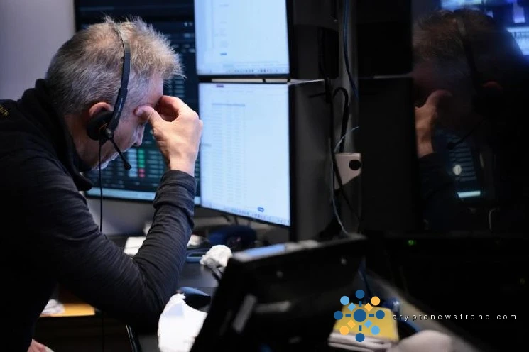 Market enthusiasm for Bitcoin wanes, unrelated to Saylor's influence, as trading momentum falters.