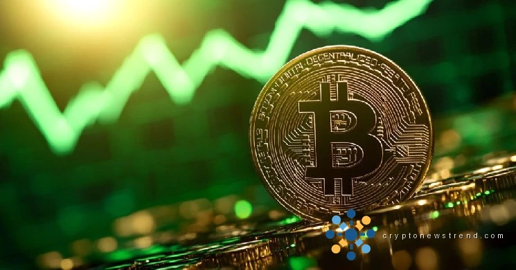 A Key Milestone Achieved: Bitcoin Surpasses Long-Term Trendline, Mirroring 2020's Pre-Rally Pattern - What's Next for the Cryptocurrency?