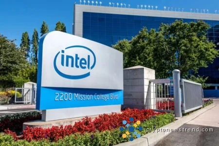 Intel (INTC) Stock Hits Record High as BofA Stays Skeptical on Apple Partnership