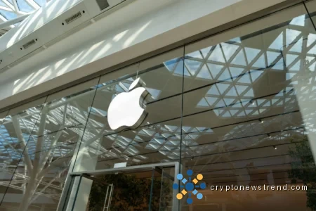 Apple (AAPL) Stock: Tech Giant Eyes Intel and Samsung for US Chip Production